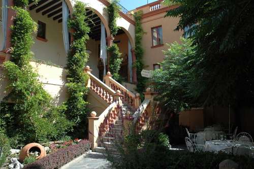 www.hotelandria.com