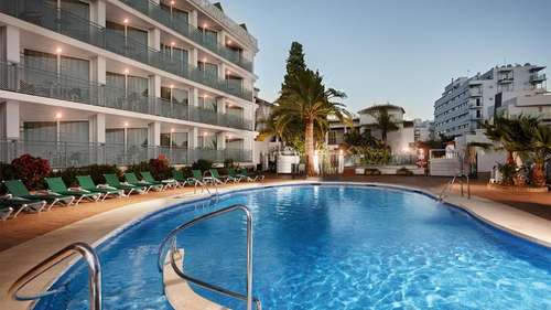 www.hotelvillaflamenca.com
