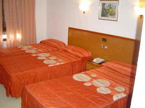www.hotellazaro.com