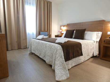 www.hotelarzua.com