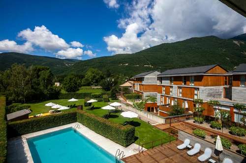 www.hoteltierradebiescas.com