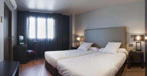 www.hotelvalcarceonzonilla.com