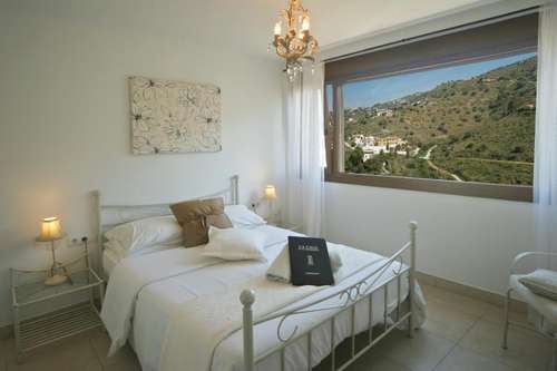 www.hotellacasatorrox.com