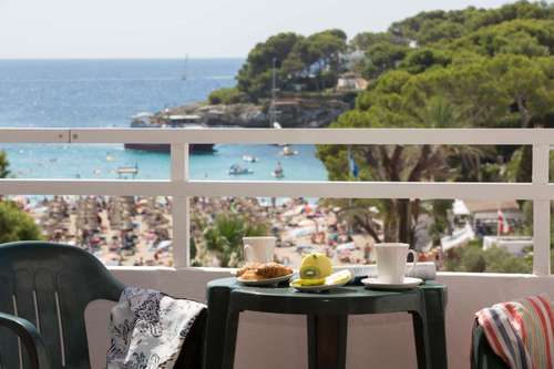 www.calagranhotel.com