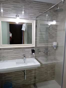 www.hotel-bruselas.com