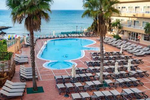 www.hotelcalafont.com
