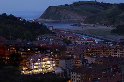 www.hotelflysch.com