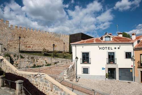 www.hotelpuertadelasanta.com