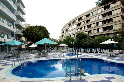 www.hotelsantamonicaplayasalou.com