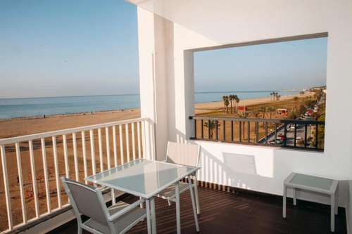 www.hotelbrisamarsuites.com