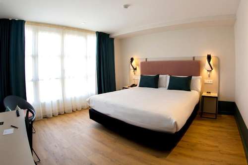 www.hotelplazadelapaz.com