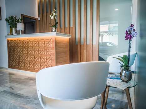 www.hotelabadi.com