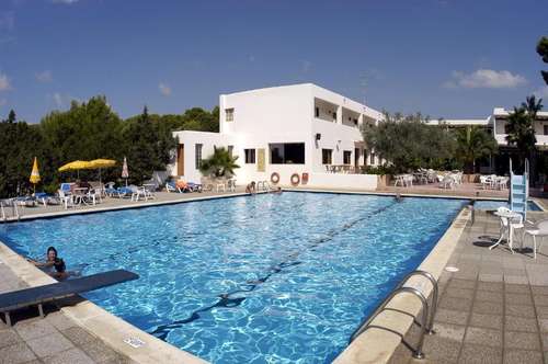 www.hotelcamari.com