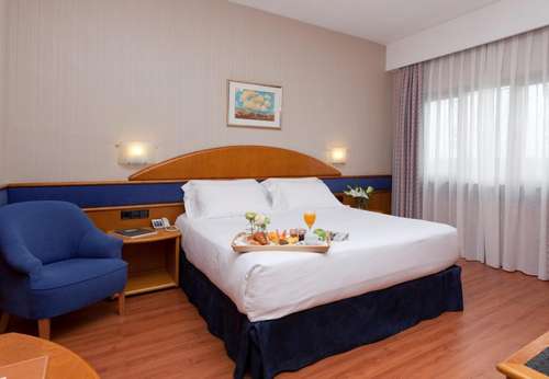 www.hotelmadridagumar.com