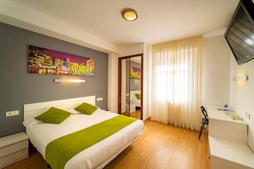 www.hotelcentrovitoria.com