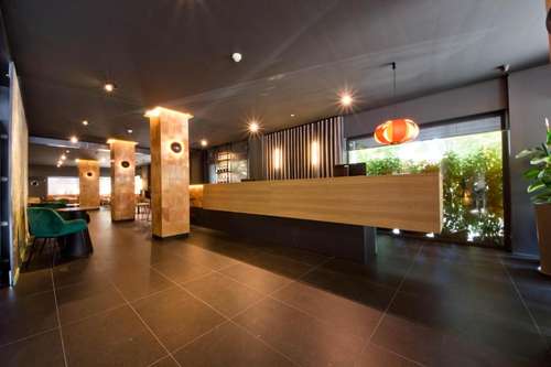 www.aparthotelateneavalles.com