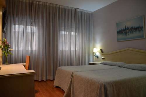 www.hotelanamaria.es