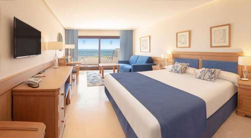 www.hotel-villa-gadea.com