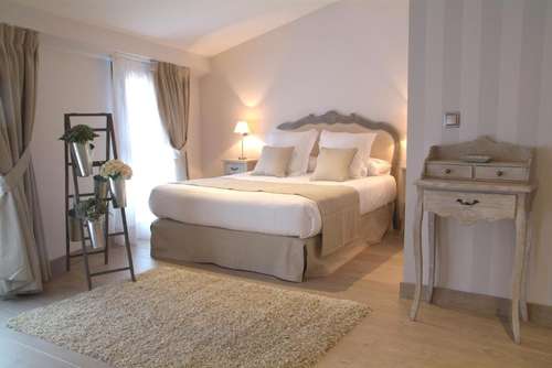 www.lepetithotelsantander.com