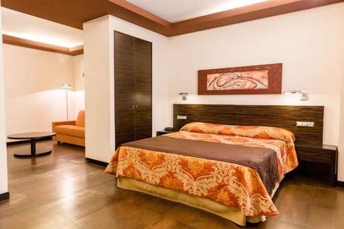 www.hotellosperiquitos.com
