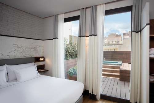 www.hotelpraktikessens.com