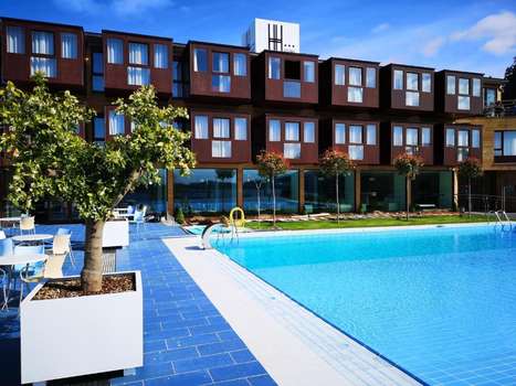 www.hotelherbeira.com