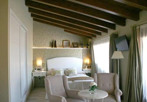 www.hotelcastilloalquezar.com