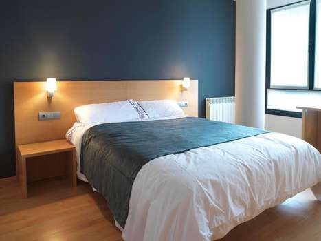 www.hoteltxarriduna.com