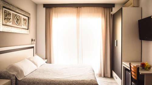 www.hotelalbero.com