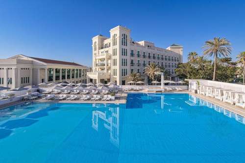 www.hotelvalencialasarenas.com