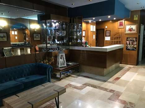 www.hotelreinavictoriahellin.com