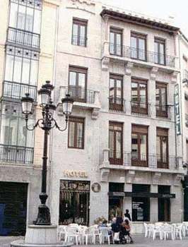 www.hotelreynino.com