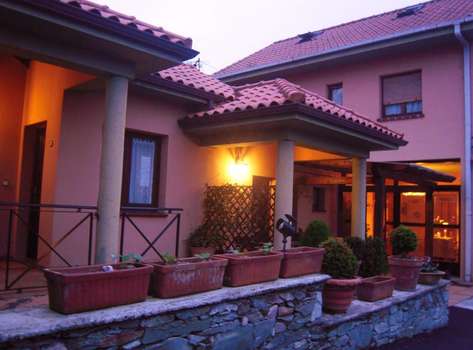 www.hotelruralaguilar.com