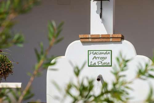 www.hotelarroyolaplata.com