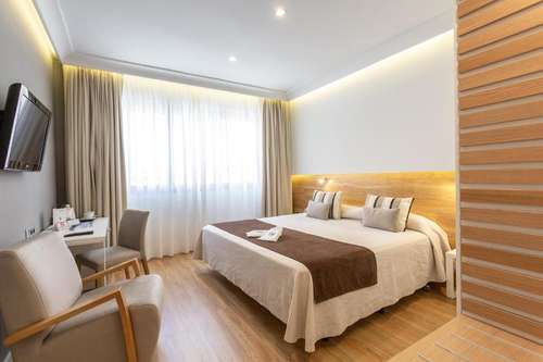 www.hotel-montecarmelo.com