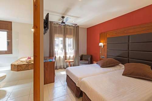 www.hotelcastellarnau.com