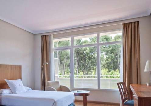 www.hotelsercotellosllanos.com