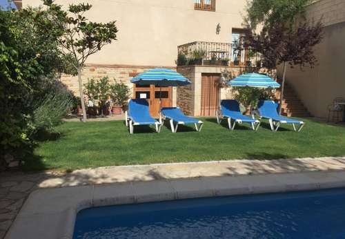 www.hotelcastellote.com