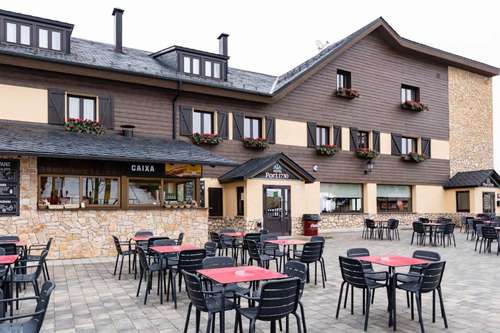 www.hotelportdelcomte1730.com