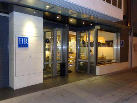 www.hotelforumevolucion.com