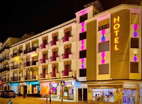 www.nomadahotel.com