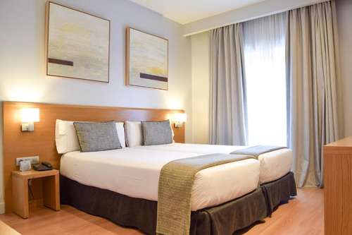 www.hotelarclarambla.com