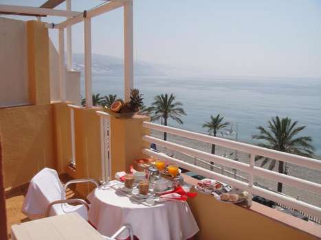 www.hostalcostasol.com