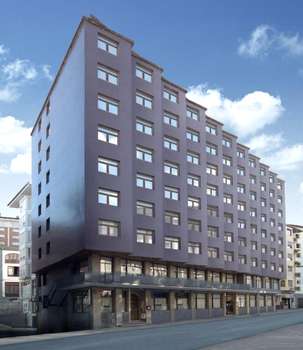 www.hotelunzagaplaza.com