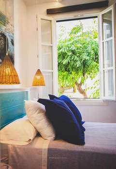 www.los5sentidoshotel.com