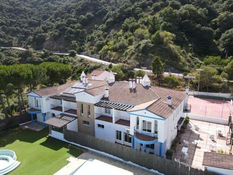 www.hotelrurallafuentecilla.com