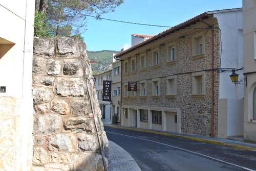www.hotelgilmontanejos.com