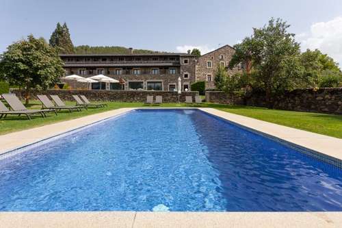 www.hotelbernatdeso.com