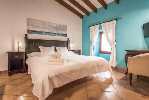 www.petithotelalaro.es