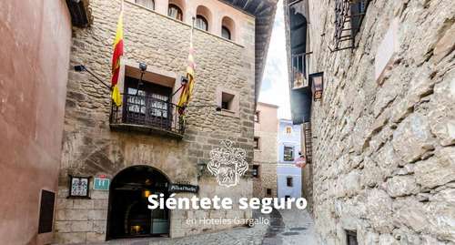 www.hotelalbarracinteruel.com